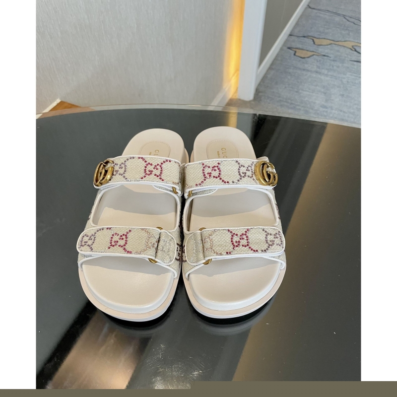 G*u*i sandals